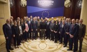 Les ministres des Affaires étrangères de l'UE réunis à Kyiv. Seuls la Hongrie et la Pologne ont envoyé des représentants. (© picture alliance / ASSOCIATED PRESS / Uncredited)