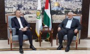 Iranian Foreign Minister  Hossein Amir-Abdollahian (left) met Hamas leader Ismail Haniyeh in the Qatari capital Doha on 15 October. (© picture-alliance/Anadolu / Iranian Foreign Ministry)