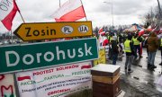 Blockade at the Dorohusk border crossing on 20 February. (© picture-alliance/ZUMAPRESS.com / Attila Husejnow)