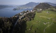 Der Tagungsort, der Bürgenstock bei Luzern. (© picture alliance/KEYSTONE / MICHAEL BUHOLZER)