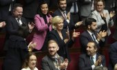 331 of 574 members of France's National Assembly expressed their lack of confidence in the government. (© picture alliance/ASSOCIATED PRESS/Michel Euler)