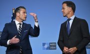 US-Verteidigungsminister Hegseth (l.) und Nato-Chef Mark Rutte am Donnerstag in Brüssel. (© picture-alliance/Anadolu /Dursun Aydemir)