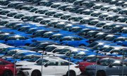 Японские автомобили на экспорт в порту Иокогамы. (© picture-alliance/Associated Press/Хиро Комаэ)