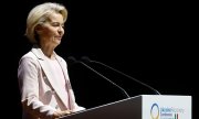 Ursula von der Leyen attended the Ukraine Recovery Conference in Rome while the vote was taking place in Strasbourg. (© picture alliance / ANSA / Vincenzo Livieri)