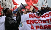 Migranten protestieren am 11. Januar in Lissabon für bessere Lebensbedingungen und gegen Diskriminierung. (© picture alliance/Anadolu/Zed jameson)