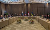 The US (centre), Ukrainian (right) and Russian delegations in Geneva on Tuesday, 17 February 2026. (© picture alliance / ASSOCIATED PRESS / Uncredited)