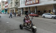 Straßenszene in Havanna. (© picture alliance / Anadolu / Magdalena Chodownik)
