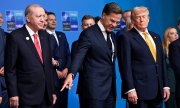 Die zentralen Figuren des Nato-Gipfels: Gastgeber Recep Tayyip Erdoğan, Nato-Generalsekretär Mark Rutte und US-Präsident Donald Trump. (© picture-alliance / Lehtikuva / Emmi Korhonen)