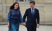 Le président Nicușor Dan et sa partenaire, Mirabela Grădinaru, le 13 juillet à Paris. (© picture alliance / ZUMAPRESS.com /Julien Mattia)