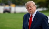 Alors qu'il avait signé au mois de septembre un nouveau programme de sanctions contre la Russie, voilà que Donald Trump les assouplit en contrepartie de livraison de carburants. (© picture-alliance/ Sipa USA / Sipa USA)