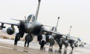 Die französische Luftwaffe griff in den vergangenen Tagen vor allem Ziele in der nordsyrischen IS-Hochburg Rakka an. (© picture-alliance/dpa)