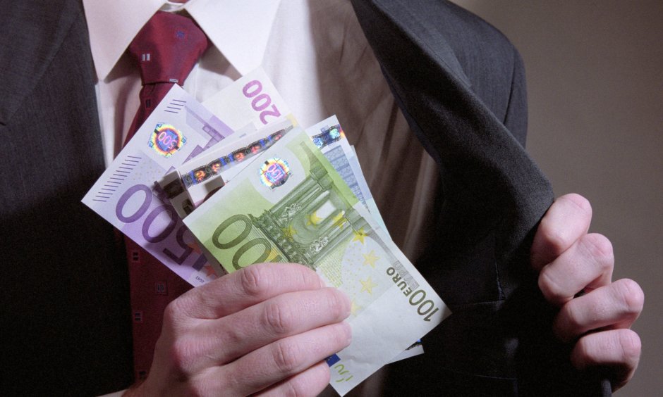Greek public procurement problems and corruption