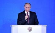 Vladimir Putin, ulusa sesleniş konuşmasını yaparken. (© picture-alliance/dpa)