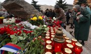 Moskova'da insanlar siyasi baskının kurbanlarını anıyor. (© picture-alliance/dpa)