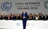 COP24-Präsident Michał Kurtyka vor Teilnehmern der Konferenz. (© picture-alliance/dpa)