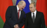 Lukashenko and Putin in March 2015. (© picture-alliance/dpa)