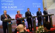 Viktor Orbán (Pologne), Angela Merkel (Allemagne), Peter Pellegrini (Slovaquie),  Andrej Babiš (Tchéquie) et Mateusz Morawiecki (Pologne). (© picture-alliance/dpa)