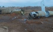 Raketenteile am Morgen des 8. Januar 2020 nach dem iranischen Angriff auf die Militärbasis Ain al-Asad im Irak. (© picture-alliance/dpa)