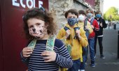 Des élèves à Montreuil-sous-Bois, près de Paris. Les écoles primaires devraient rouvrir le 11 mai en France. (© picture-alliance/dpa)