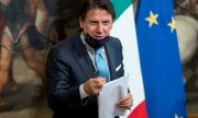 Giuseppe Conte presents the reform package to the press. (© picture-alliance/dpa)