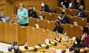 Ангела Меркель в ходе выступления в Брюсселе 8 июля. (© picture-alliance/dpa)