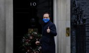 UK Health Secretary Matt Hancock also ended the lockdown for shops when announcing the vaccine's approval. (© picture-alliance/dpa/Kirsty Wigglesworth)