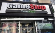 Online broker Robinhood's decision to temporarily block purchases of Gamestop stock on Thursday created additional furor. (© picture-alliance/dpa)