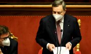 Draghi Senato'daki ilk konuşmasının ardından 262'ye karşı 42 oyla güvenoyu aldı. (© picture-alliance/dpa/Alberto Pizzoli)
