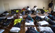 Immigrants from Cameroon in a makeshift Lithuanian camp near the Belarusian border on July 10. (© picture-alliance/Mindaugas Kulbis)