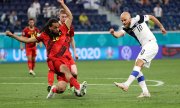 Players face off during the Belgium - Finland match in St. Petersburg on June 21. (© picture-alliance/Lars Baron)