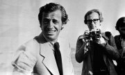Belmondo at the Cannes Film Festival in 1974. (© picture alliance/united archives  Heinz Browers)