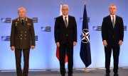 Rusya Savunma Bakan Yardımcısı Alexander Fomin (solda) ve Dışişleri Bakan Yardımcısı Alexander Grushko, NATO Genel Sekreteri Jens Stoltenberg (sağda) ile 12 Ocak'ta Brüksel'de. (© picture alliance/dpa/Sputnik/Alexey Vitvitsky)