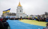 Ukrainer demonstrieren am 9. Januar in Kyjiw gegen die russische Politik. (© picture alliance/ASSOCIATED PRESS/Efrem Lukatsky)