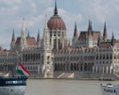 The Hungarian Parliament Building in Budapest. (© picture alliance/ZUMAPRESS.com/Aleksander Kalka)