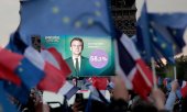 Les partisans de Macron en liesse suite à l'annonce des premières estimations dimanche soir, indiquant une nette avance. (© picture-alliance/dpa)