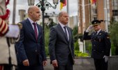 Le chancelier Olaf Scholz avec Dimitar Kovačevski , premier ministre de Macédoine du Nord, le 11 juin 2022. (© picture alliance/dpa/Michael Kappeler)