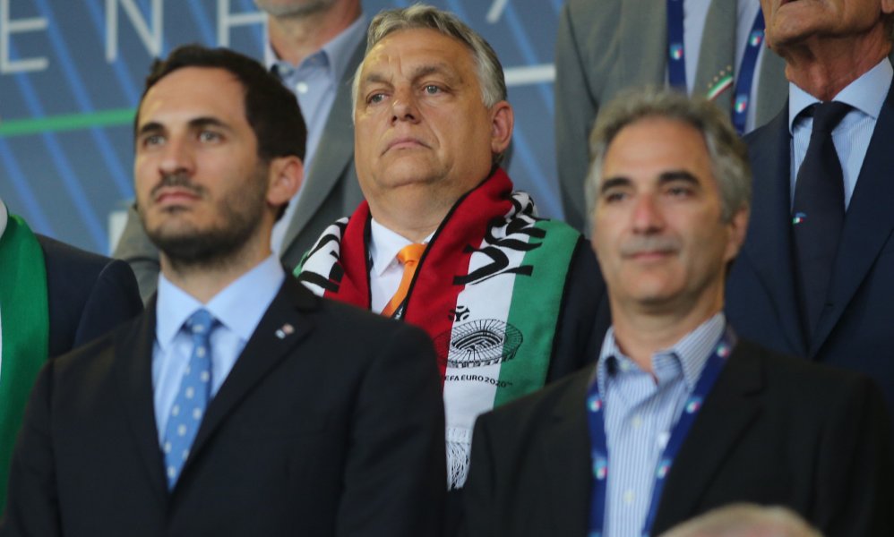 Orbán provokes with Greater Hungary scarf