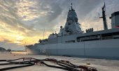 Die Fregatte Hessen bei ihrem Zwischenstopp auf Kreta. (© picture alliance/dpa/Michael Fischer)