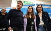 Alessandra Todde (2.v.r.) mit den Vorsitzenden von M5S und PD, Giuseppe Conte und Elly Schlein, am 26. Februar. (© picture-alliance/dpa)