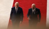 Enrico Letta and EU Council President Charles Michel at the EU summit on Thursday. (© picture-alliance/ASSOCIATED PRESS / Omar Havana)