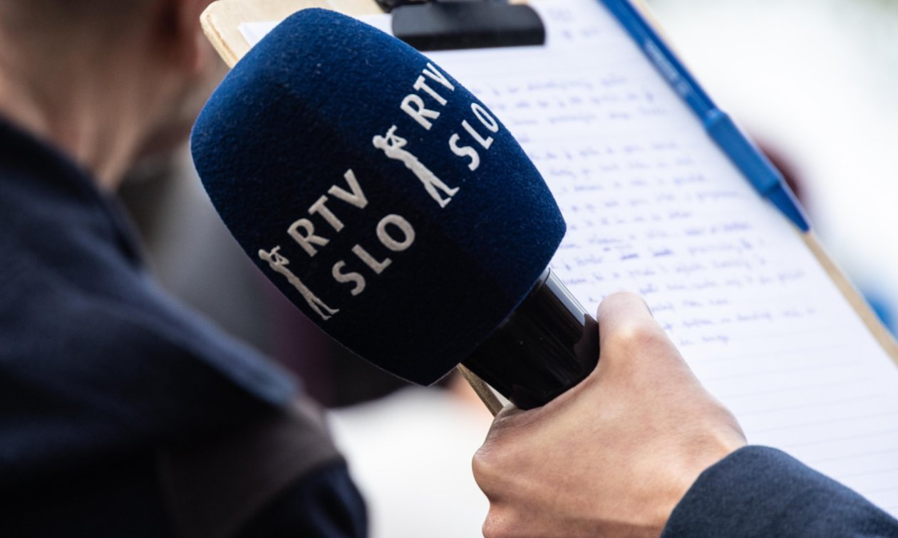 medienlandschaft-slowenien Micro de la radiotélévision publique RTV Slovenija. (© picture alliance / Sipa USA / SOPA Images)