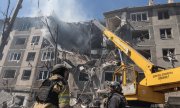 Разрушенный российским ударом жилой дом в Константиновке на востоке Украины, 19 августа 2025 года. (© picture-alliance/аnadolu/Диего Херрера Карседо)
