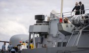 Die deutsche Fregatte Hamburg liegt im Hafen von Kopenhagen, um während des EU-Gipfels die dänische Luftraumüberwachung zu verstärken. (© picture alliance / Ritzau Scanpix / Emil Nicolai Helms)