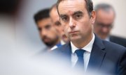Der alte Premier ist auch der neue: Sébastien Lecornu. (© picture alliance / abaca /Accorsini Jeanne/Pool/ABACA)