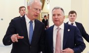 Kirill Dmitrijew (links) und Steve Witkoff, hier bei einem Treffen  am 11. April in St. Petersburg, sollen federführend bei der Ausarbeitung des russisch-amerikanischen Friedensplans gewesen sein. (© picture alliance/dpa/Russian President Press Office / Vyacheslav Prokofyev)