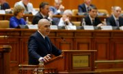 Rumäniens Premierminister Ilie Bolojan spricht während der Parlamentsdebatte zum Misstrauensvotum, Bukarest, 5. Mai 2026. (© picture alliance / Xinhua News Agency  Cristian Cristel)