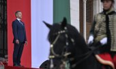 Prime Minister Magyar at a ceremony following his inauguration in front of the Parliament building in Budapest. (© picture alliance / NurPhoto / Balint Szentgallay)