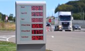 A certains endroits en Europe, les prix du gasoil avoisinent déjà trois euros le litre. (© picture alliance / SvenSimon / Frank Hoermann)