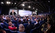 Around 1,400 journalists were accredited to cover the press conference. (© picture-alliance/dpa)