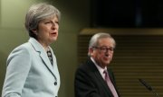 Theresa May and Jean-Claude Juncker. (© picture-alliance/dpa)